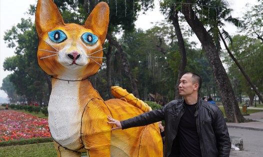 Mô hình mèo chào Xuân Quý Mão 2023 tại Công viên Thống Nhất. Ảnh: Hữu Chánh