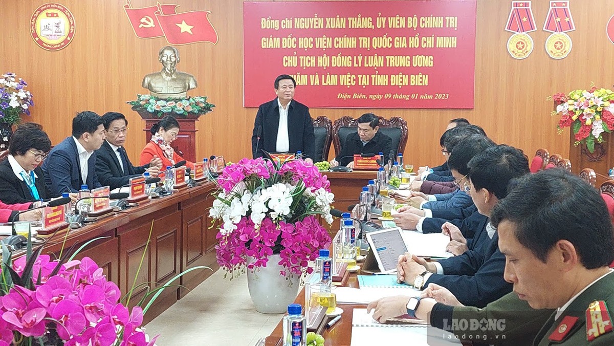 Ủy viên Bộ Chính trị Nguyễn Xuân Thắng làm việc với Ban thường vụ Tỉnh ủy Điện Biên. Ảnh: Văn Thành Chương