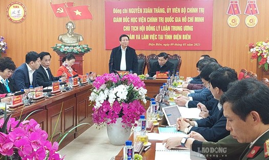 Ủy viên Bộ Chính trị Nguyễn Xuân Thắng làm việc với Ban thường vụ Tỉnh ủy Điện Biên. Ảnh: Văn Thành Chương