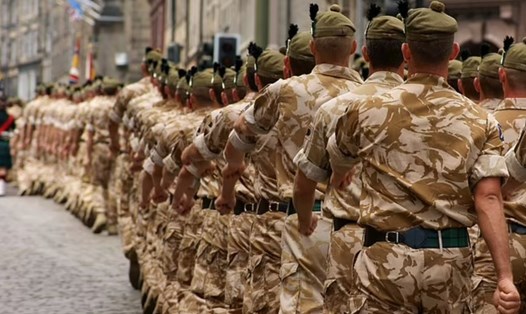 1/4 binh lính Anh bị xếp vào loại thừa cân nguy hiểm trong 5 năm qua. Ảnh: Shutterstock