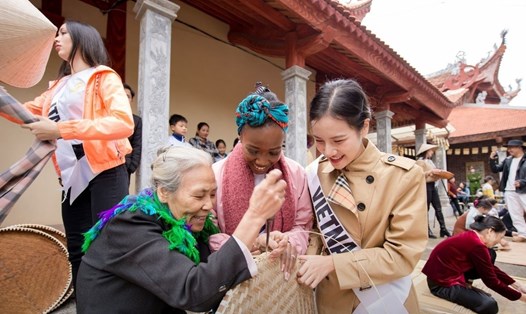 Á hậu Hương Ly tham gia một hoạt động xã hội. Ảnh: Nhân vật cung cấp