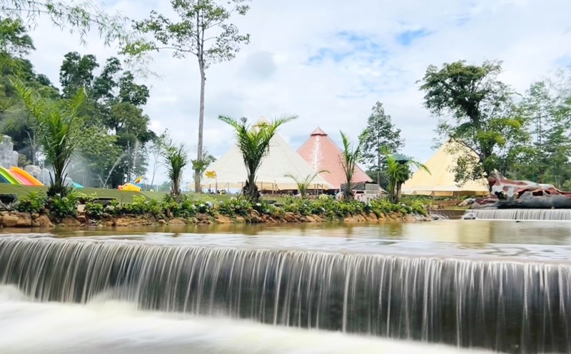 Khu du lịch sinh thái Đắk Glun, ở huyện Tuy Đức chuẩn bị cơ sở vật chất đón khách du lịch dịp Tết Nguyên đán Qúy Mão 2023.  Ảnh: Nguyễn Hằng