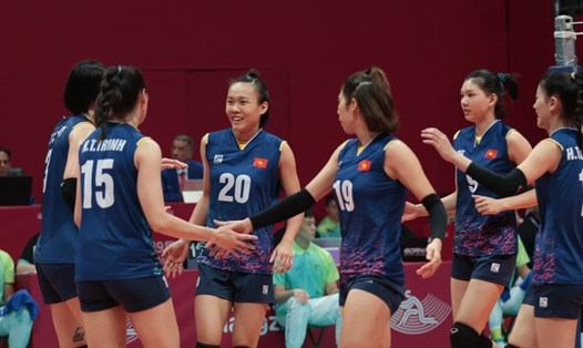 Tuyển bóng chuyền nữ Việt Nam vào vòng 2  với ngôi nhất bảng C. Ảnh: Bùi Lượng