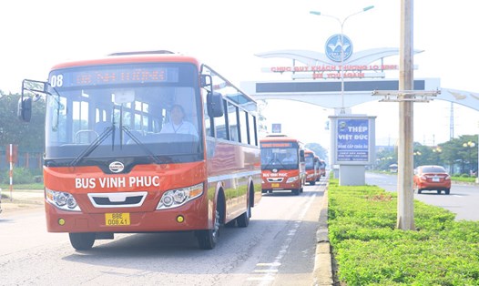 Các tuyến xe buýt Vĩnh Phúc hoạt động trở lại có giá vé 10.000 đồng/lượt; 120.000 đồng/vé tháng ưu tiên; 150.0000 đồng/vé tháng không ưu tiên. Ảnh: B.N
