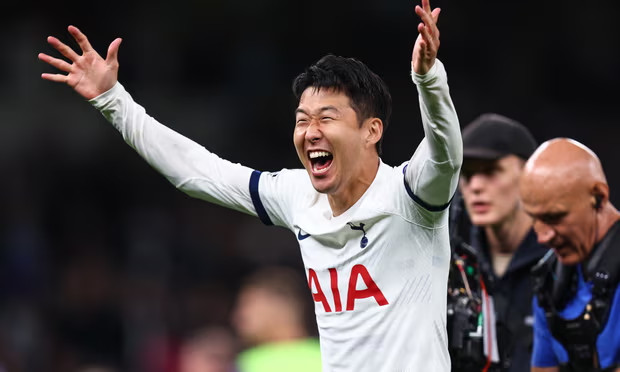 Son-Heung-min đang giúp người hâm mộ Tottenham quên đi Harry Kane.  Ảnh: The Guardian