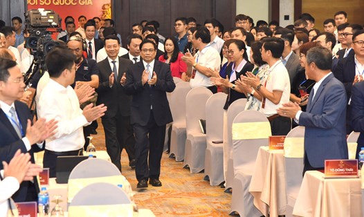 Thủ tướng Chính phủ Phạm Minh Chính và các đại biểu đến dự chương trình Ngày Chuyển đổi số quốc gia 10.10. Ảnh: Hải Nguyễn

