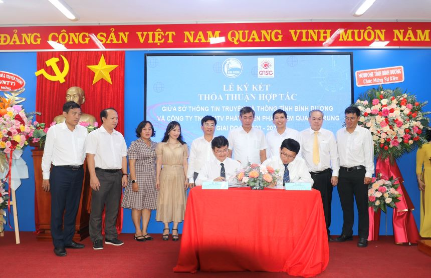 Lãnh đạo Sở TT&TT tỉnh Bình Dương và Sở TT&TT tỉnh Tây Ninh ký kết hợp tác