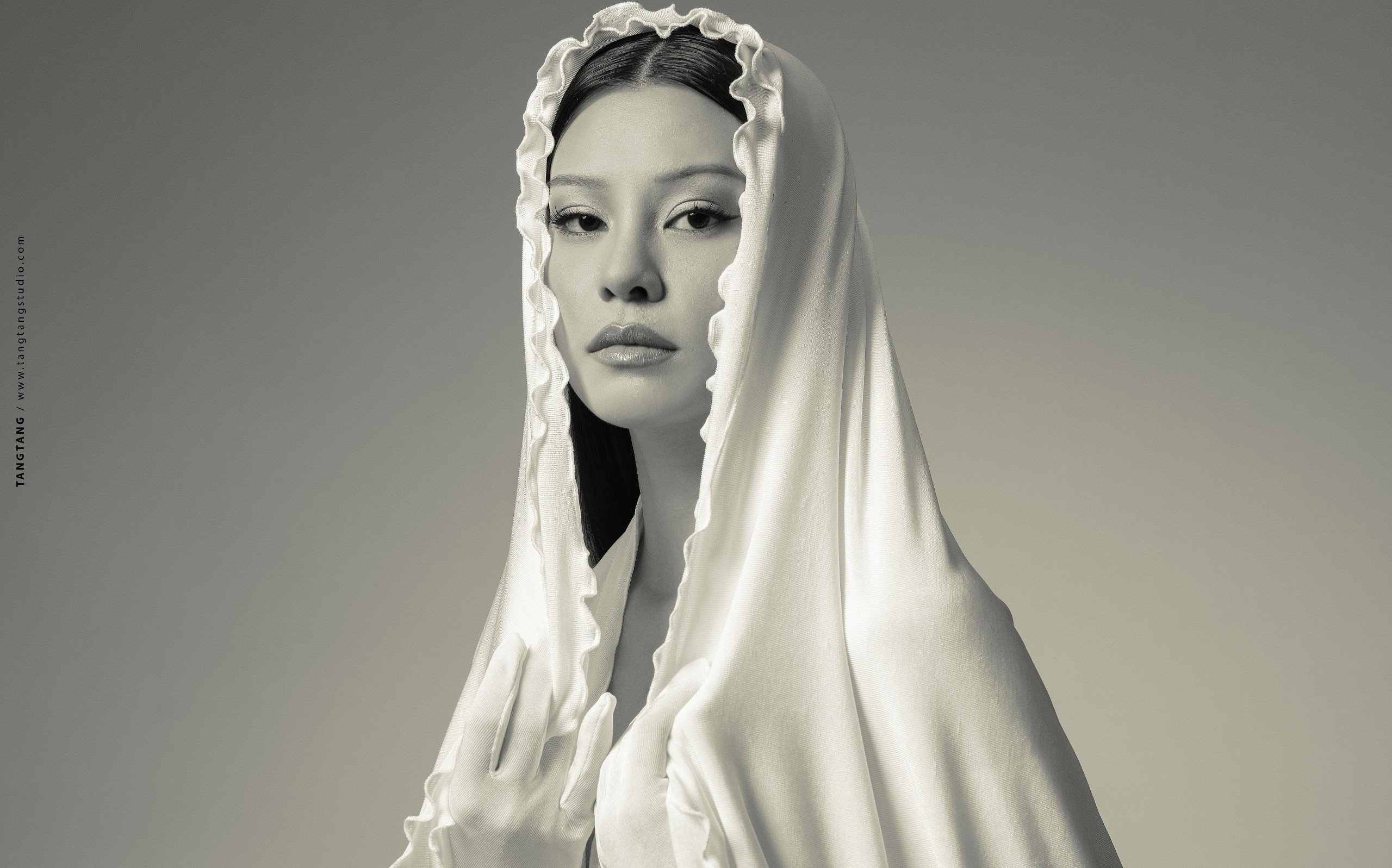 Bùi Lan Hương trở lại đường đua âm nhạc với album "Mônangel - Nữ thần mặt trăng". Ảnh: NVCC