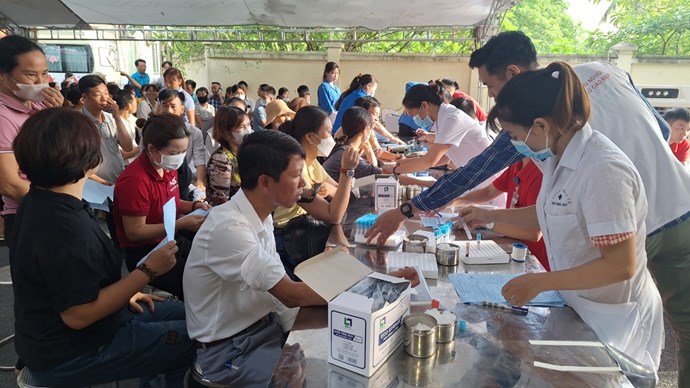 Gần 500 đoàn viên, người lao động đăng ký hiến máu tình nguyện