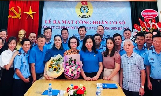 Liên đoàn Lao động quận Hoàng Mai đã ra Quyết định thành lập Công đoàn cơ sở Công ty CP Dịch vụ Bảo vệ Trường Sơn Hà Nội. Ảnh: CĐCS