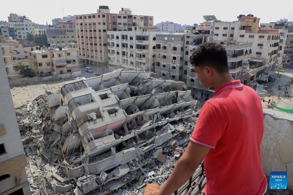 Các tòa nhà bị phá hủy sau cuộc không kích của Israel vào thành phố Gaza ở Dải Gaza ngày 8.10.2023. Ảnh: Xinhua