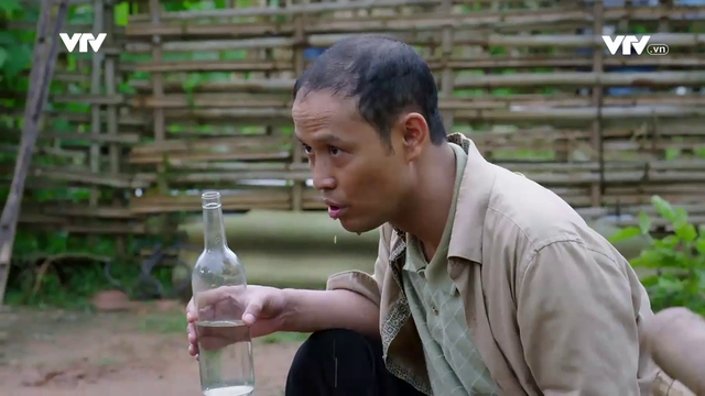 Diễn viên Thái Sơn vào vai A Rể nát rượu. Ảnh: Chụp màn hình