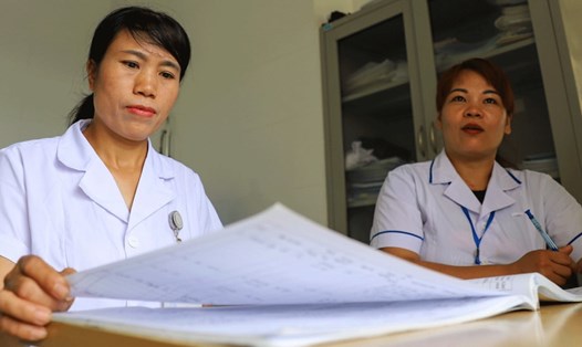 Các cán bộ y tế cơ sở tại Trạm y tế xã Mỹ Hòa, huyện Kim Bôi, tỉnh Hòa Bình. Ảnh: Minh Ánh
