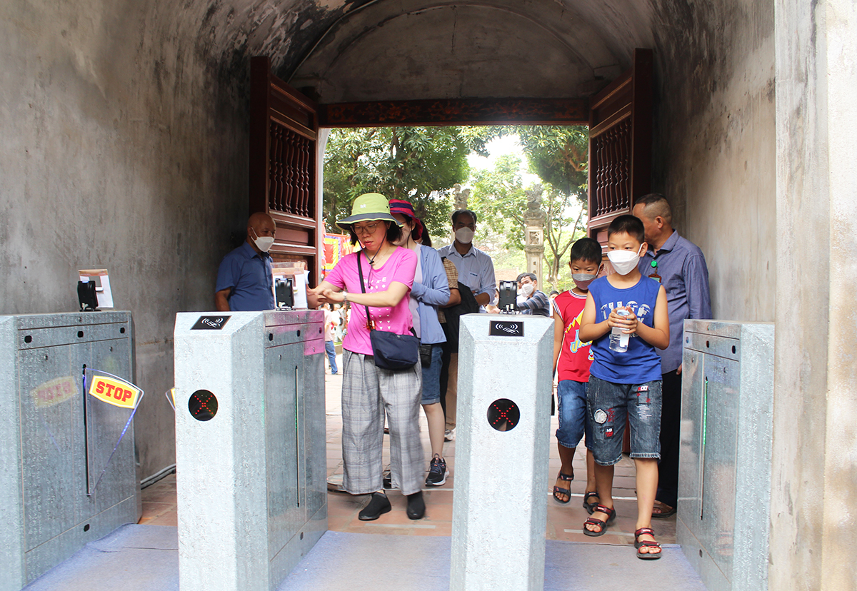 He thong ve dien tu duoc trien khai tai Van Mieu - Quoc Tu Giam. Anh: Cuc Du lich Quoc gia.