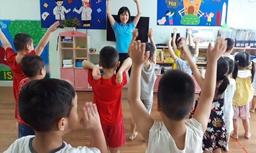 Theo Công đoàn Giáo dục Việt Nam thì cần phải đưa giáo viên mầm non vào nhóm lao động nặng nhọc. Ảnh: Anh Thư
