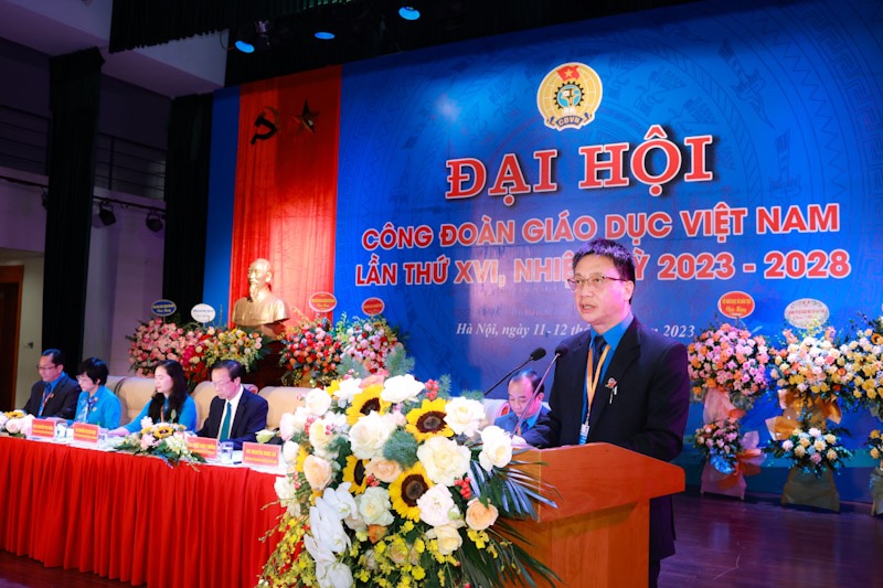 Tiến sĩ Nguyễn Ngọc Ân - Chủ tịch Công đoàn Giáo dục Việt Nam phát biểu khai mạc đại hội. Ảnh: Hải Nguyễn