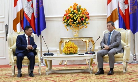 Thủ tướng Chính phủ Hoàng gia Campuchia Samdech Thipadei Hun Manet (phải) tiếp Đại sứ Nguyễn Huy Tăng. Ảnh: TTXVN