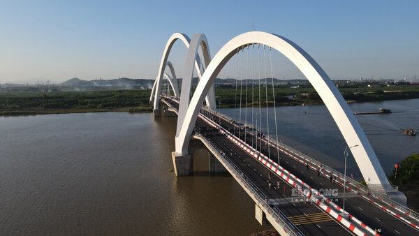 Cầu cây cầu thứ 6 vượt sông Đuống, sau cầu Đuống, Đông Trù, Phù Đổng, Bình Thanh và cầu Hồ.