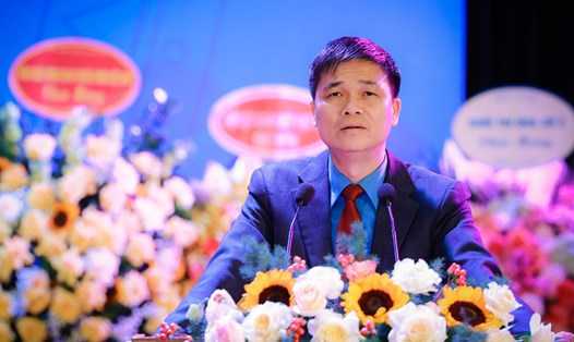 Phó Chủ tịch Tổng LĐLĐVN Ngọ Duy Hiểu phát biểu chỉ đạo tại Đại hội XVI Công đoàn Giáo dục Việt Nam, nhiệm kỳ 2023 - 2028. Ảnh: Hải Nguyễn