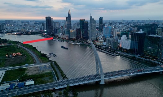 Vị trí dự kiến xây dựng cầu đi bộ vượt sông Sài Gòn (nối Quận 1 và TP Thủ Đức) nằm giữa cầu Ba Son và hầm vượt sông Sài Gòn. Ảnh: Hữu Chánh
