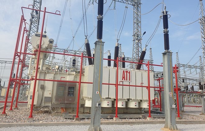 Máy biến áp AT1 tại Trạm biến áp 220kV Yên Hưng hiện nay đang vận hành đầy tải nên cần sớm lắp đặt máy biến áp AT2 nhằm đảm bảo cung cấp điện cho tỉnh Quảng Ninh. Ảnh: Hồ Linh