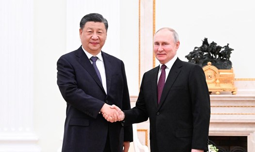 Tổng thống Nga Vladimir Putin đón Chủ tịch Trung Quốc Tập Cận Bình gặp thăm Nga, ngày 20.3.2023. Ảnh: Xinhua