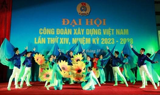 Tiết mục văn nghệ chào mừng Đại hội Công đoàn Xây dựng Việt Nam lần thứ XIV, nhiệm kỳ 2023-2028. Ảnh: Hải Nguyễn 