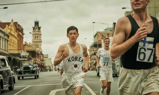 "Bước chân thép" tái hiện hành trình đầy cảm hứng về tình yêu dân tộc của người Hàn Quốc. Ảnh: NSX