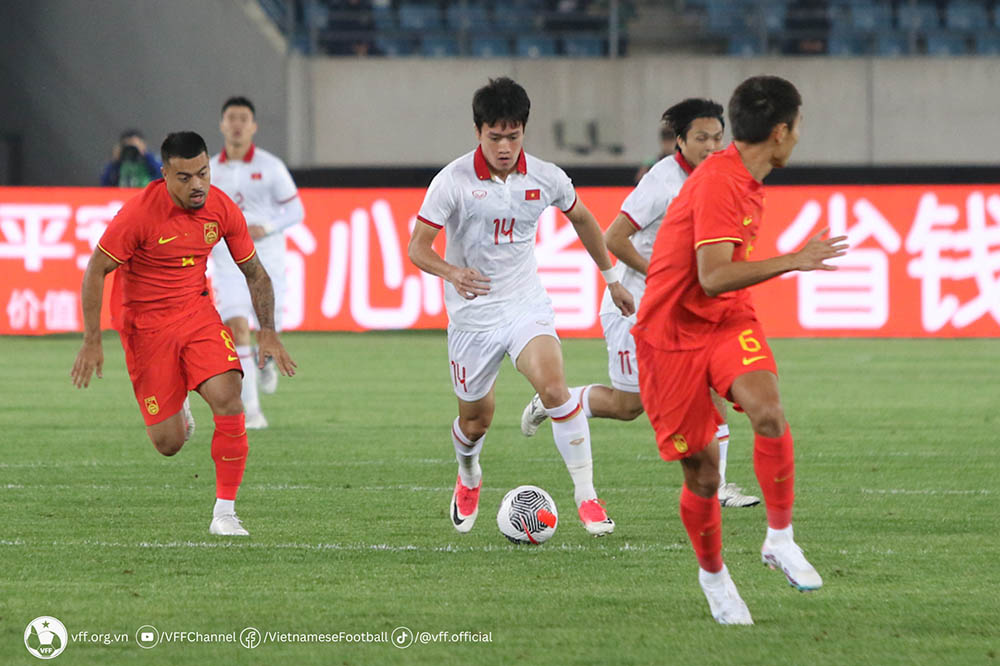 Tuyển Việt Nam trong trận giao hữu với đội tuyển Trung Quốc. Ảnh: VFF
