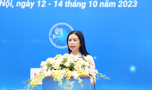 Phó Chủ tịch Hội liên hiệp phụ nữ Việt Nam Trần Lan Phương phát biểu tại hội chợ. Ảnh: Vĩnh Hoàng