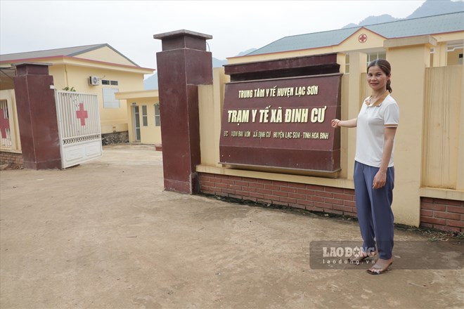  Bà Bùi Thị Nga đã hiến hơn 600 m2 đất đã có sổ đỏ để xây dựng trạm y tế xã Định Cư. Ảnh: Minh Chuyên.