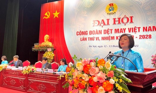Bà Phạm Thị Thanh Tâm - Chủ tịch Công đoàn Dệt may Việt Nam - phát biểu khai mạc đại hội. Ảnh: Hà Anh