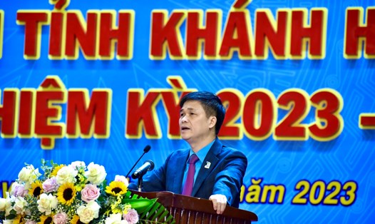 Ông Ngọ Duy Hiểu - Phó Chủ tịch Tổng Liên đoàn Lao động Việt Nam phát biểu tại Đại hội XI Công đoàn Khánh Hòa. Ảnh: Phương Linh