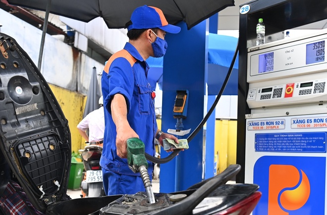 Giá xăng dầu có thể được điều chỉnh theo chu kỳ 7 ngày thay vì 10 ngày như hiện nay. Ảnh: Nguyễn Vũ 