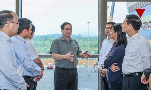 Thủ tướng Phạm Minh Chính thăm và làm việc tại Trung tâm Đổi mới sáng tạo Quốc gia. Ảnh: VGP