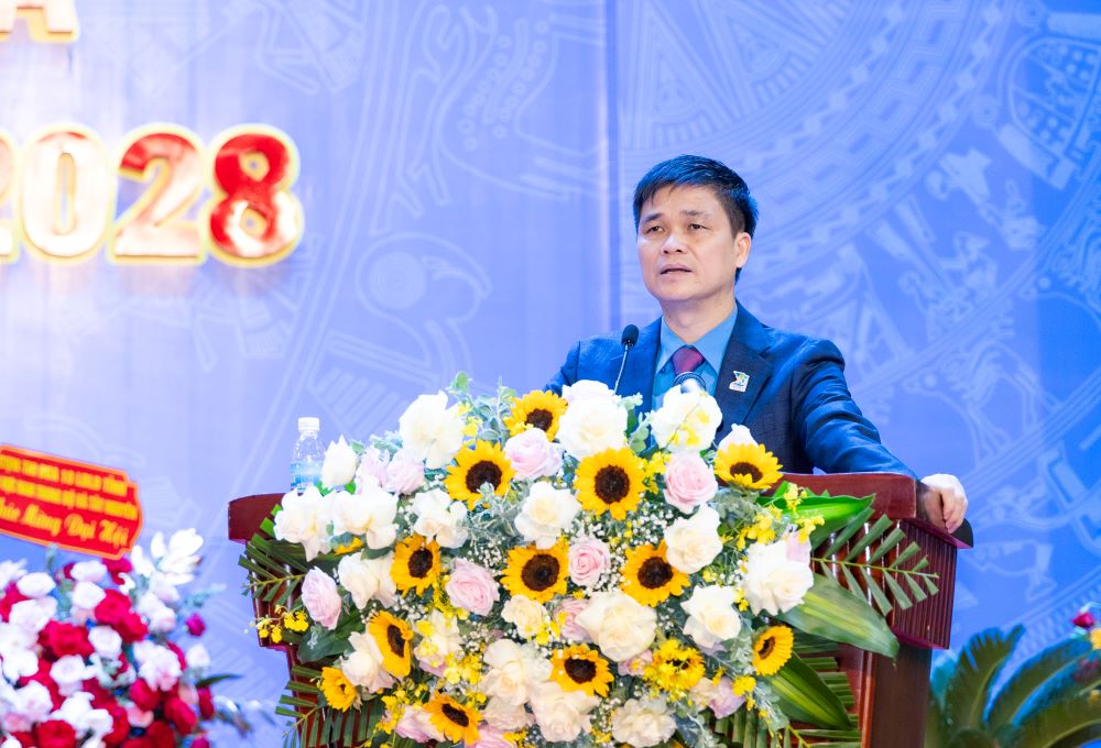 Ông Ngọ Duy Hiểu- Phó Chủ tịch Tổng LĐLĐ Việt Nam nêu một số nội dung tại đại hội. Ảnh: Mạnh Cường