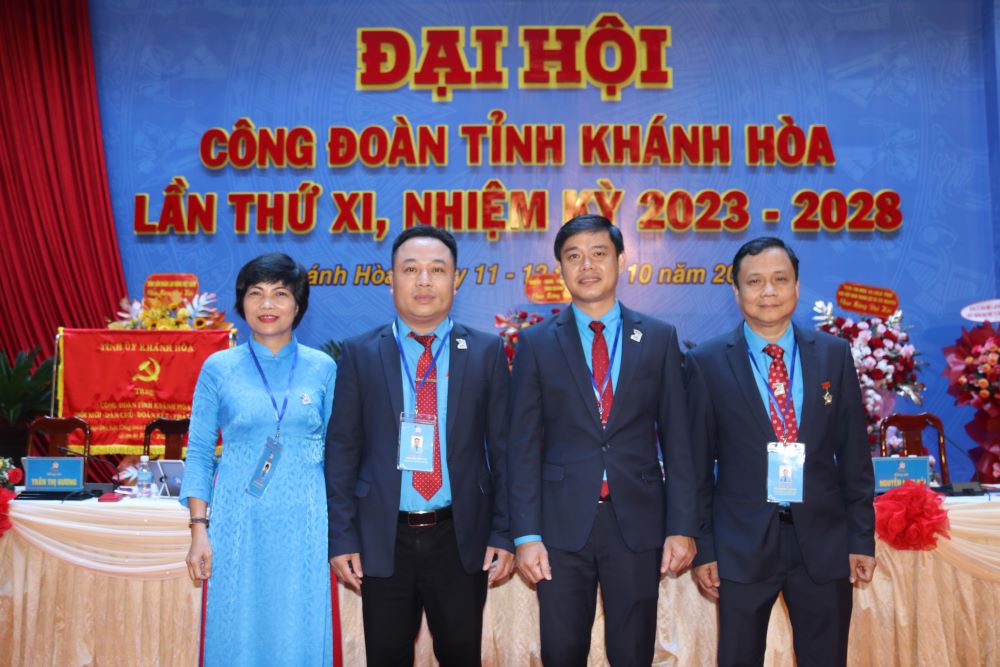 Tại hộ nghị lần thứ I, Ban chấp hành LĐLĐ tỉnh khoá XI, nhiệm kỳ 2023-2028 đã bầu Chủ tịch và 3 Phó Chủ tịch LĐLĐ tỉnh. Ảnh: Phương Linh