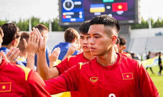 U18 Việt Nam không thể tạo bất ngờ trước U18 Ukraina. Ảnh: DJM