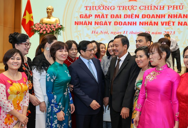Thủ tướng Phạm Minh Chính gặp mặt các doanh nhân tiêu biểu ngày 11.10. Ảnh: VGP