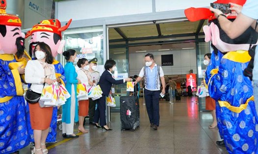 Nhiều doanh nghiệp kiến nghị tạo thêm sản phẩm du lịch mới để thu hút khách đến Đà Nẵng. Ảnh: Thùy Trang 