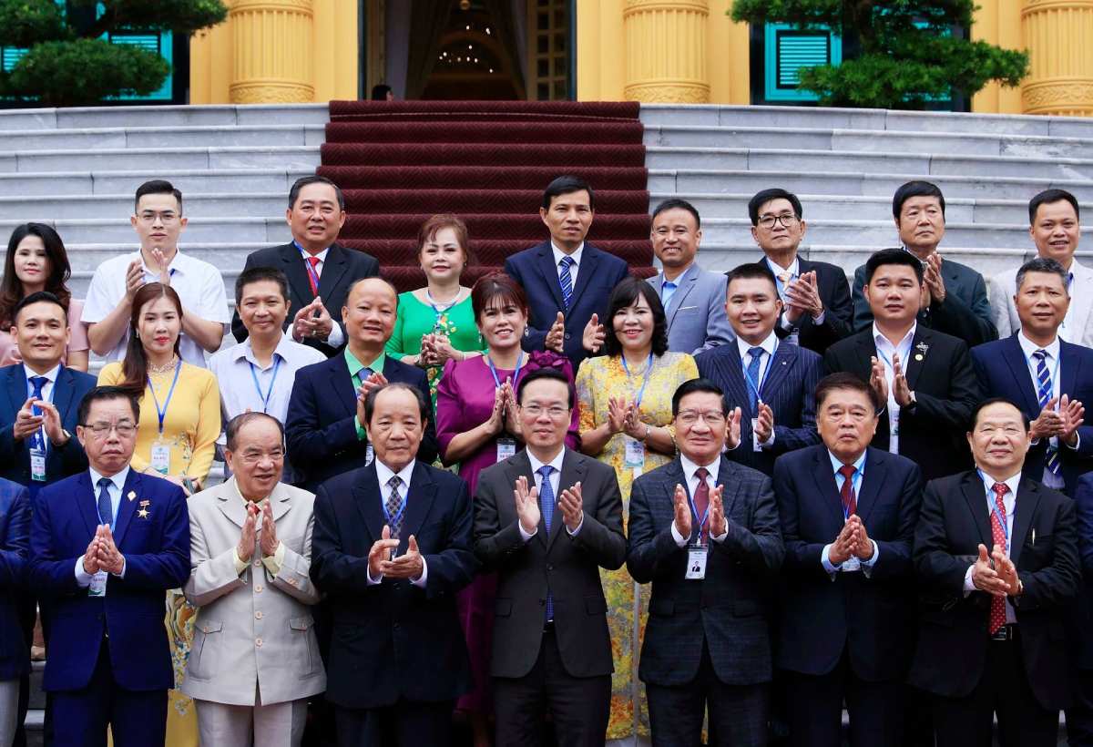 Chủ tịch nước Võ Văn Thưởng gặp mặt đoàn đại biểu Tổng hội Nông nghiệp và Phát triển nông thôn Việt Nam. Ảnh: TTXVN 