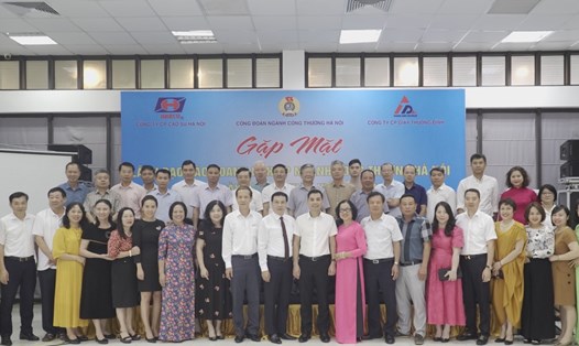 Công đoàn ngành Công thương Hà Nội gặp mặt lãnh đạo các doanh nghiệp nhân ngày Doanh nhân Việt Nam với sự có mặt của lãnh đạo Lien đoàn Lao động Thành phố. Ảnh: CĐCS