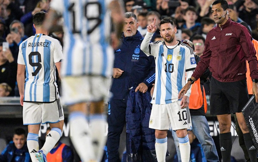 Lionel Messi vào sân trong hiệp 2 và 2 lần dứt điểm trúng khung thành. Ảnh: ESPN