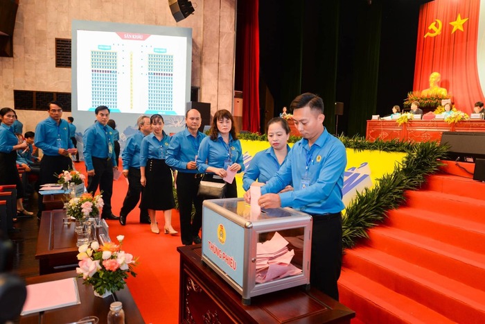 Các đại biểu bầu Ban Chấp hành Công đoàn Dệt may Việt Nam nhiệm kỳ 2023-2028. Ảnh: Hà Anh