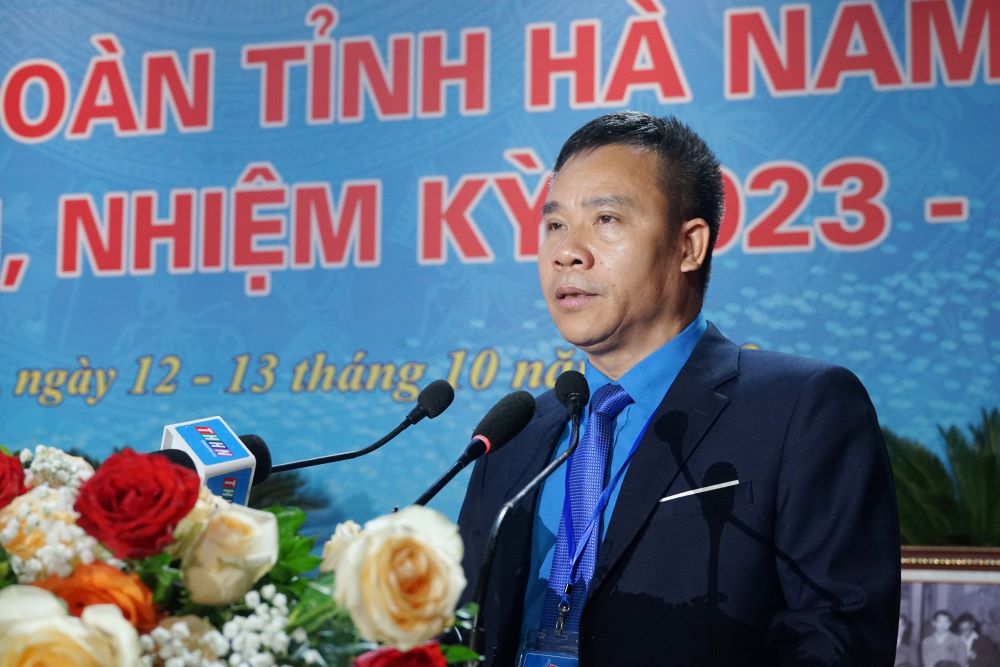 Ông Lê Văn Hà - Chủ tịch LĐLĐ tỉnh Hà Nam phát biểu khai mạc đại hội. Ảnh: Quách Du