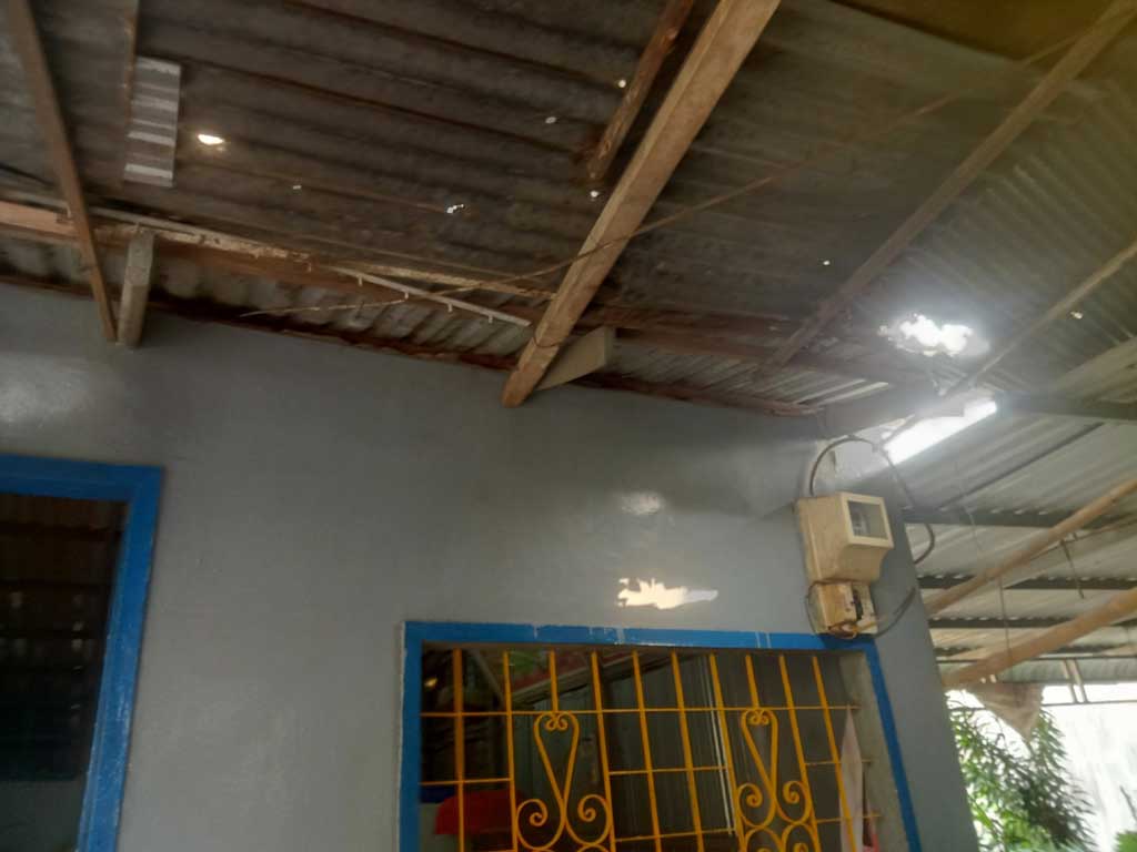 Căn nhà cũ của công nhân Phạm Văn Lít từng xuống cấp nhưng không có điều kiện sửa chữa. Ảnh: LĐLĐ quận Thốt Nốt