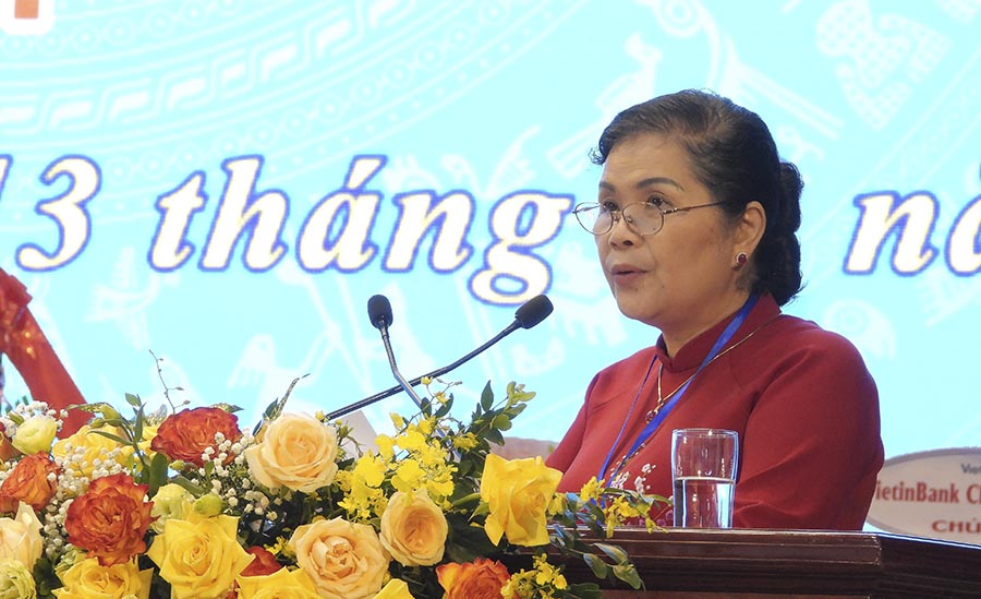 Bà Giàng Páo Mỷ - Bí thư Tỉnh ủy Lai Châu phát biểu tại đại hội.