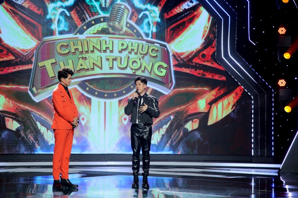 Hoàng Trọng Tiến thay chị gái đến gặp gỡ và chinh phục ca sĩ Khánh Ngọc. Ảnh: BTC.