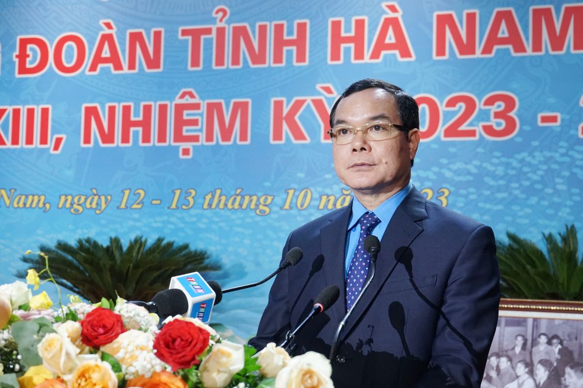 Ông Nguyễn Đình Khang - Ủy viên Trung ương Đảng, Chủ tịch Tổng LĐLĐ Việt Nam phát biểu tại đại hội. Ảnh: Quách Du