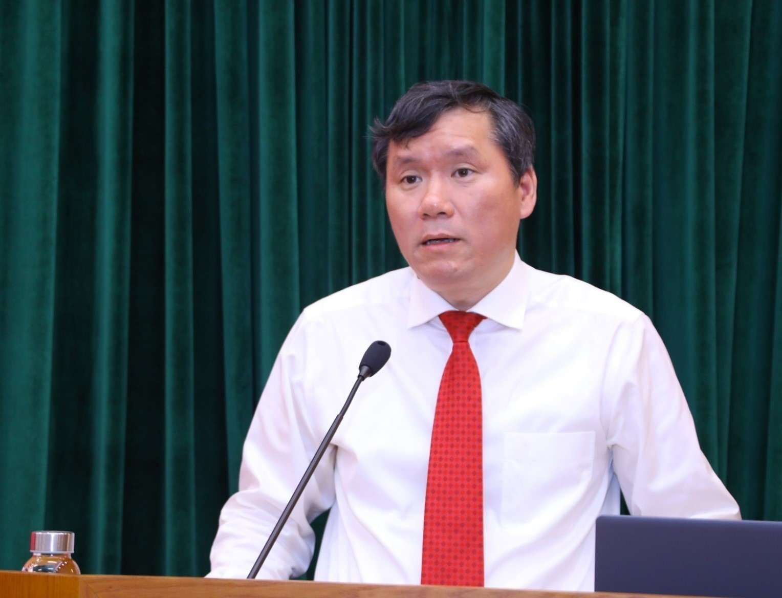 GS.TS Lê Văn Lợi - Phó Giám đốc Học viện Chính trị quốc gia Hồ Chí Minh. Ảnh: Văn Điệp